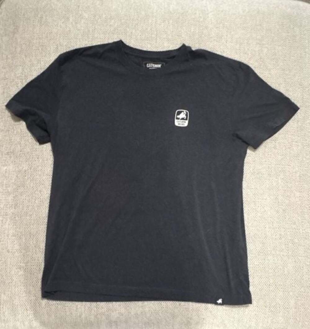 Catchin' Deers Men's XL Black Graphic T-Shirt You Can't Kill It On The Couch
